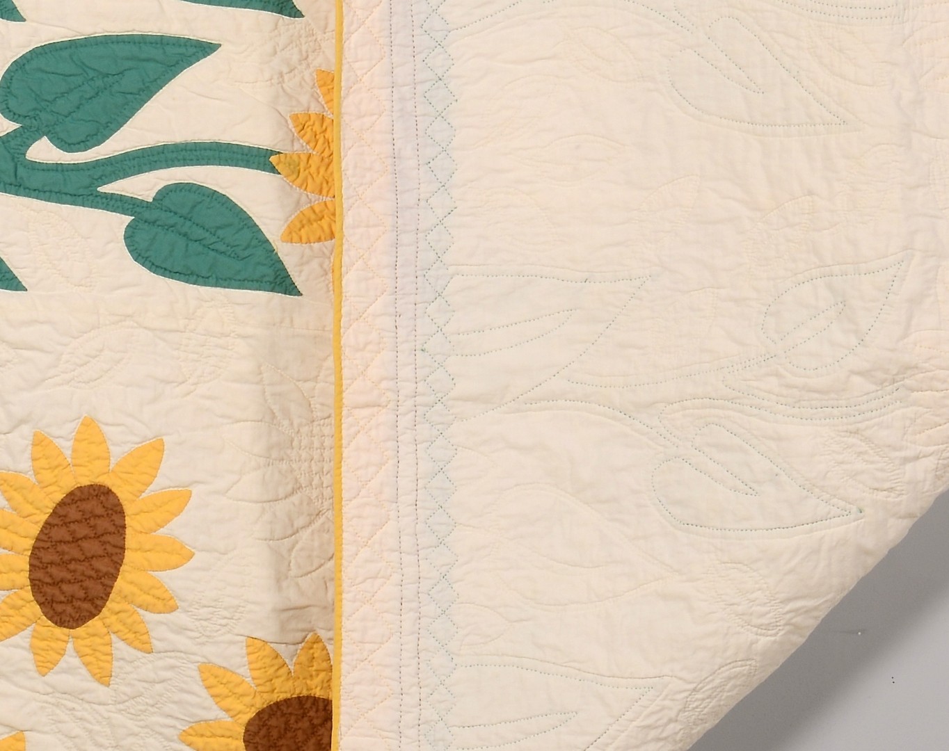 Lot 490: Cotton Applique Sunflower Quilt