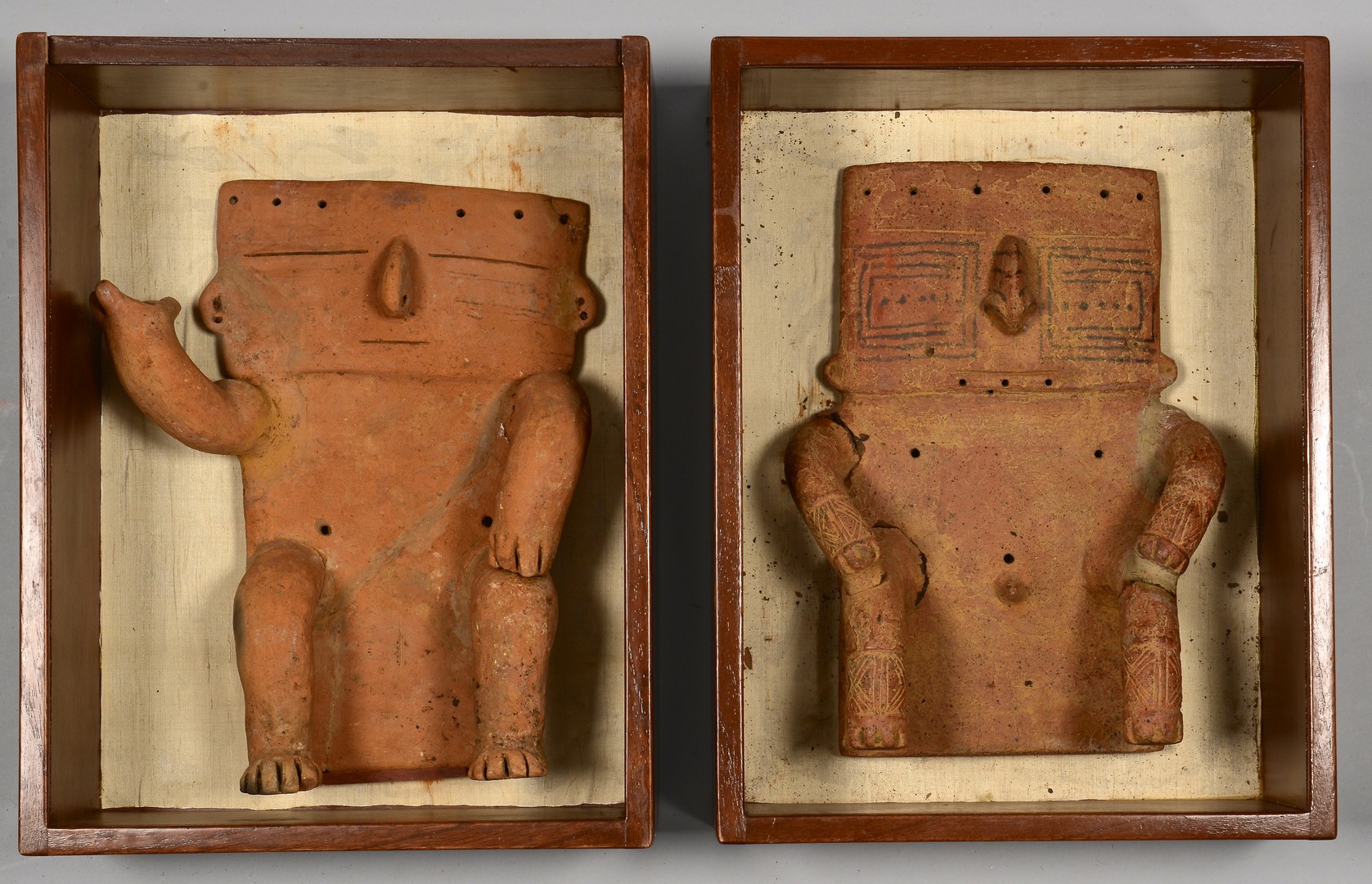 Lot 518: 2 South American Quimbaya Pottery Figures