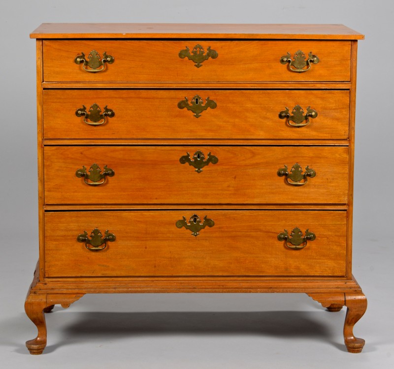 Lot 636: New England Queen Anne Chest of Drawers