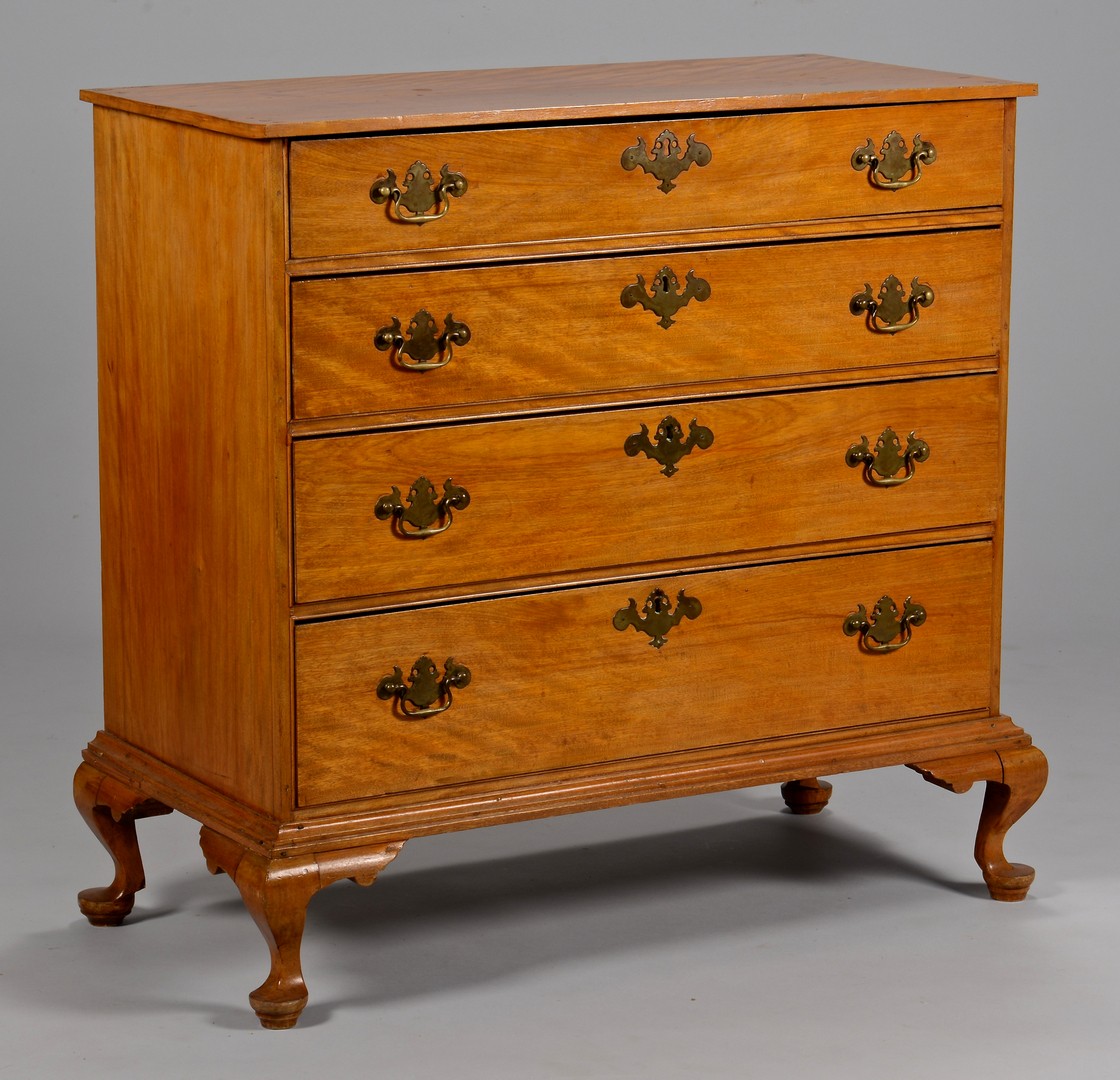 Lot 636: New England Queen Anne Chest of Drawers