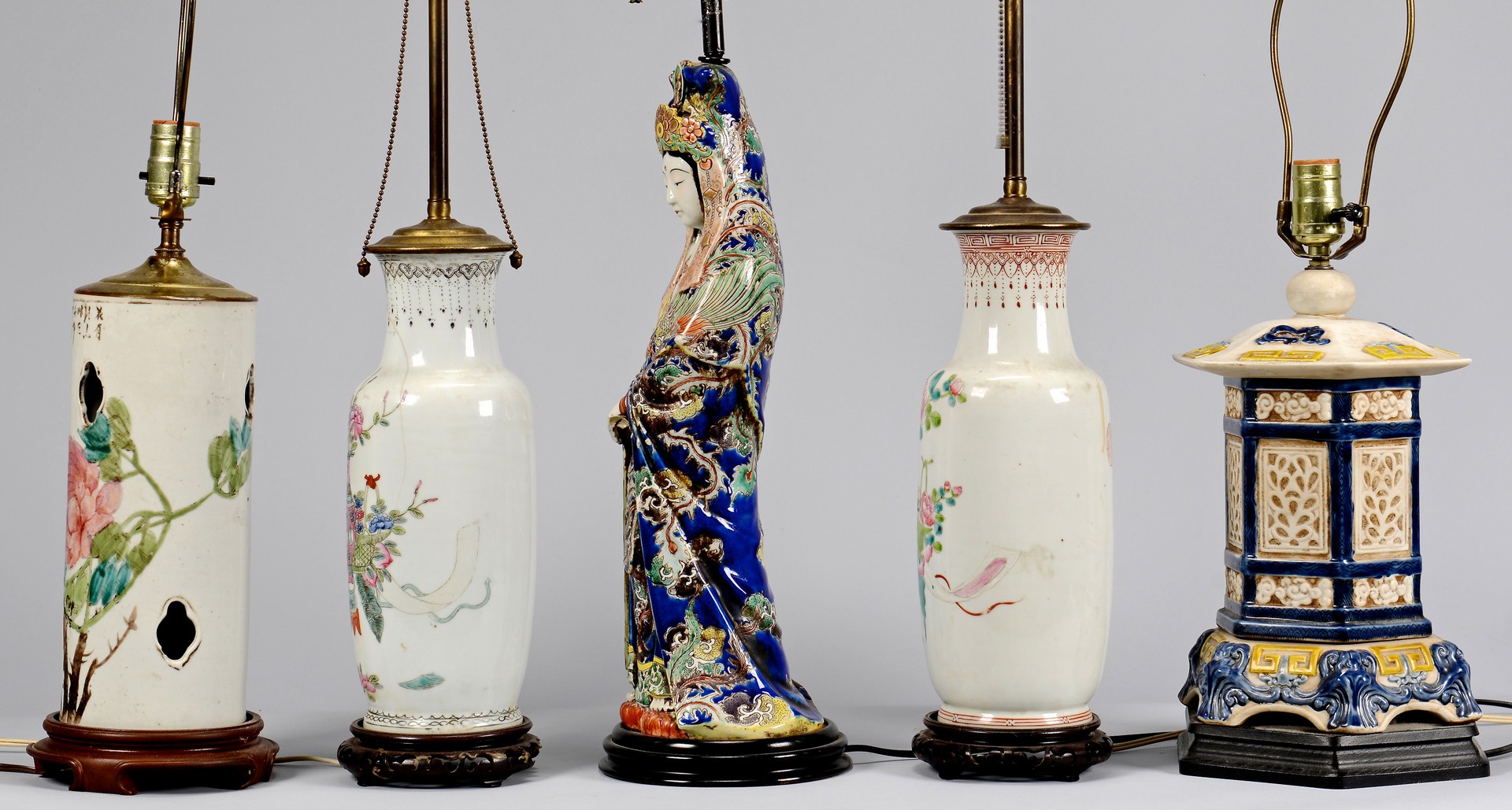 Lot 713: 5 Chinese Style Lamps