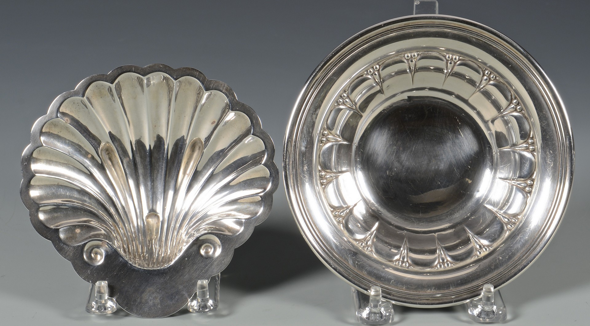 Lot 810: 5 Sterling Silver Table Items