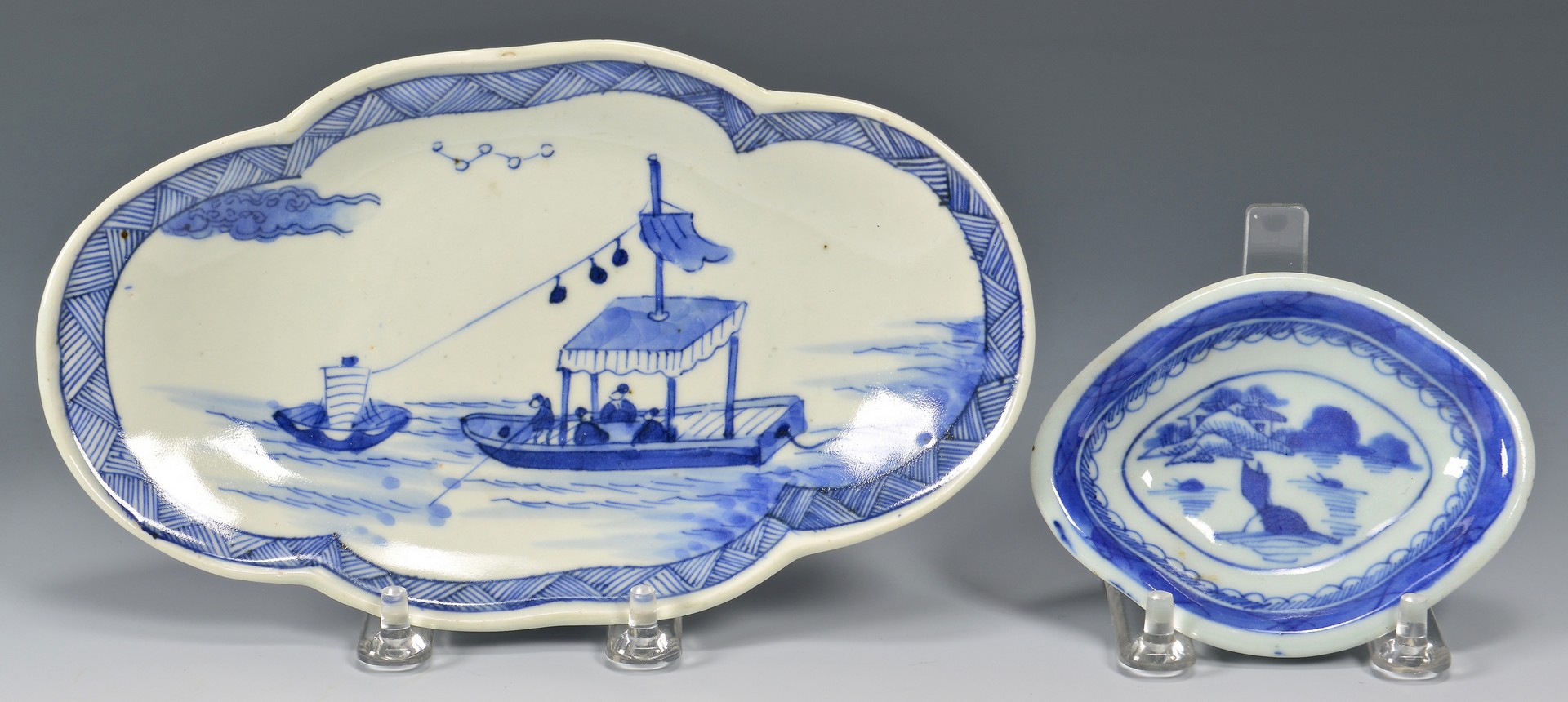 Lot 22: 5 Chinese Blue and White Porcelain Items