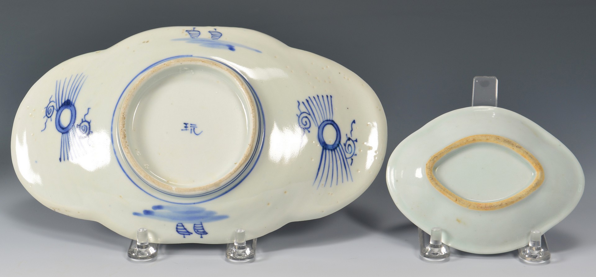 Lot 22: 5 Chinese Blue and White Porcelain Items