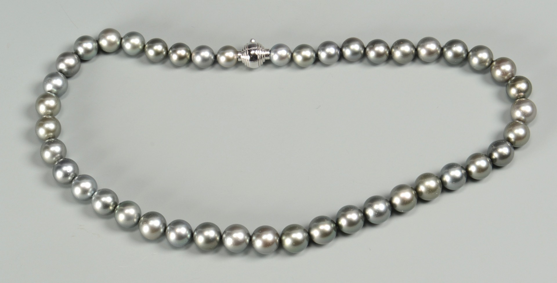 Lot 342: Tahitian Pearl Necklace, 18k clasp