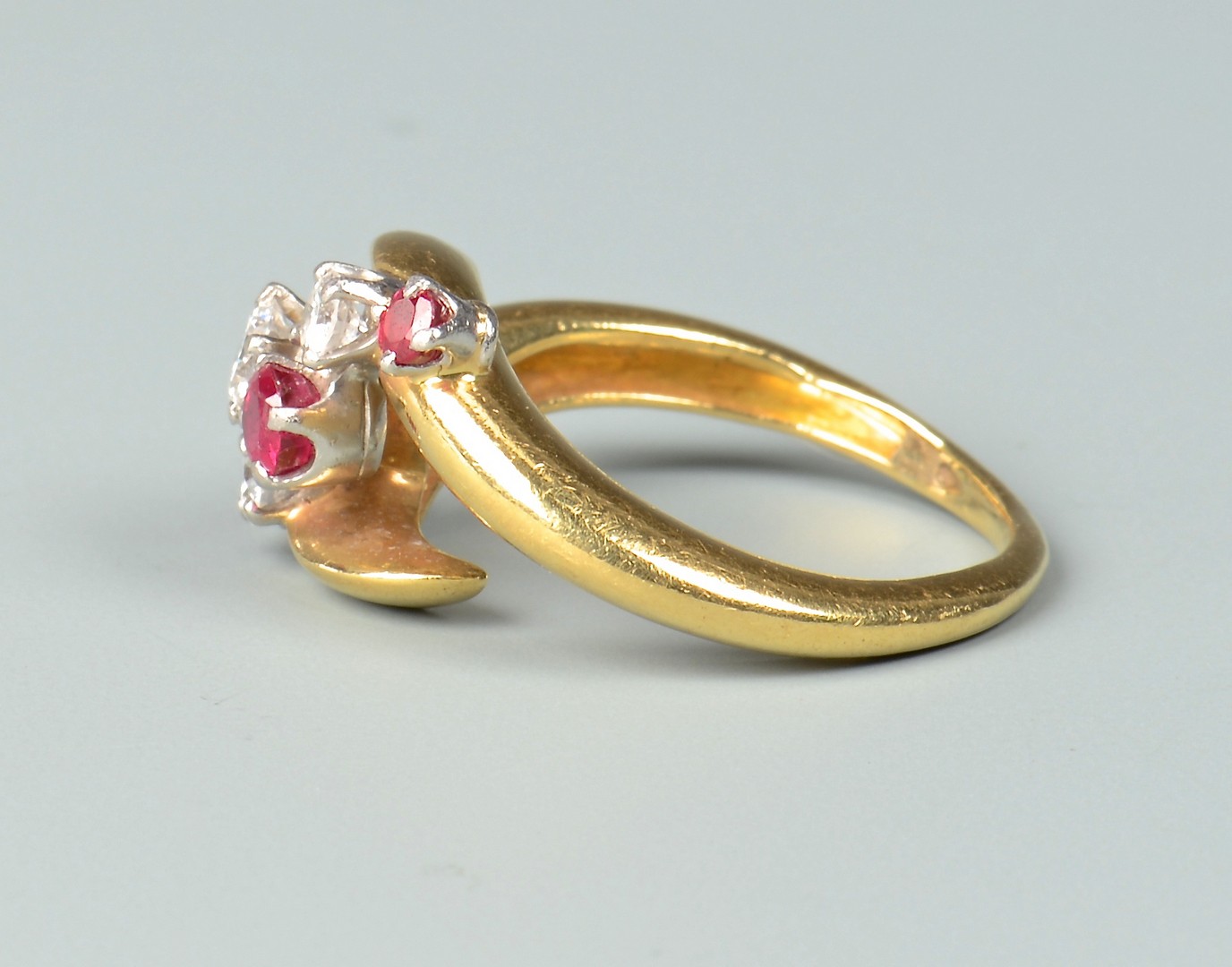 Lot 347: 18K yellow gold/plat ruby and diamond ring