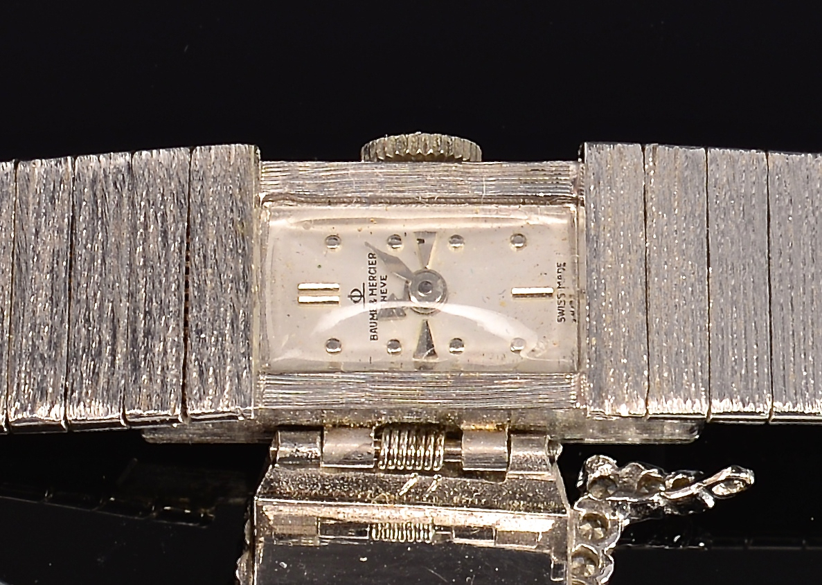 Lot 354: 14K Baume & Mercier Watch w/ Diamond Cover