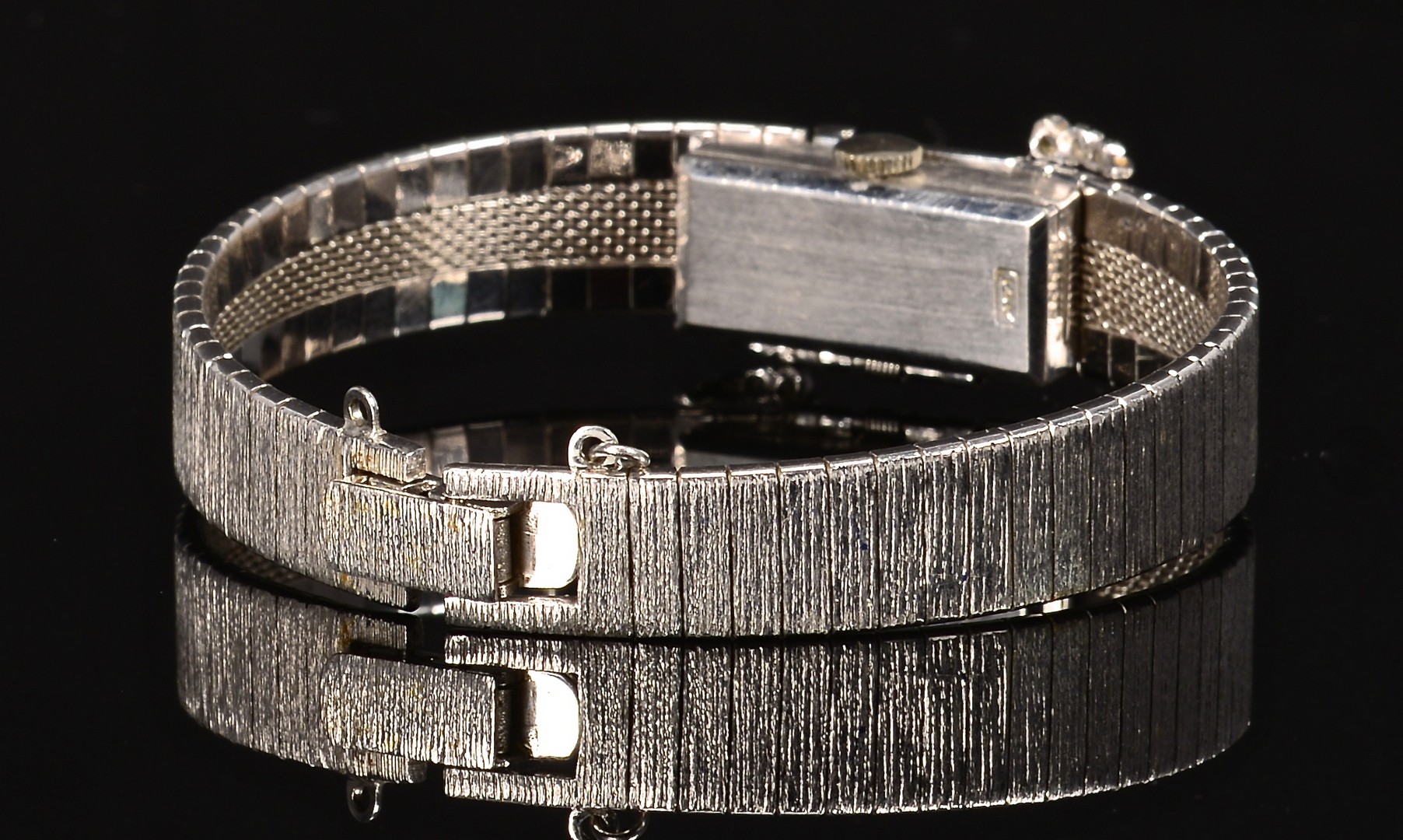 Lot 354: 14K Baume & Mercier Watch w/ Diamond Cover