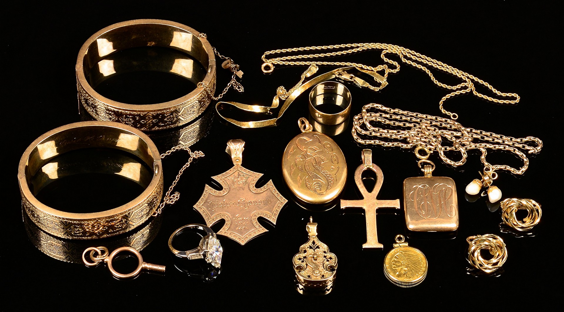Lot 361: Group Vintage Gold Jewelry