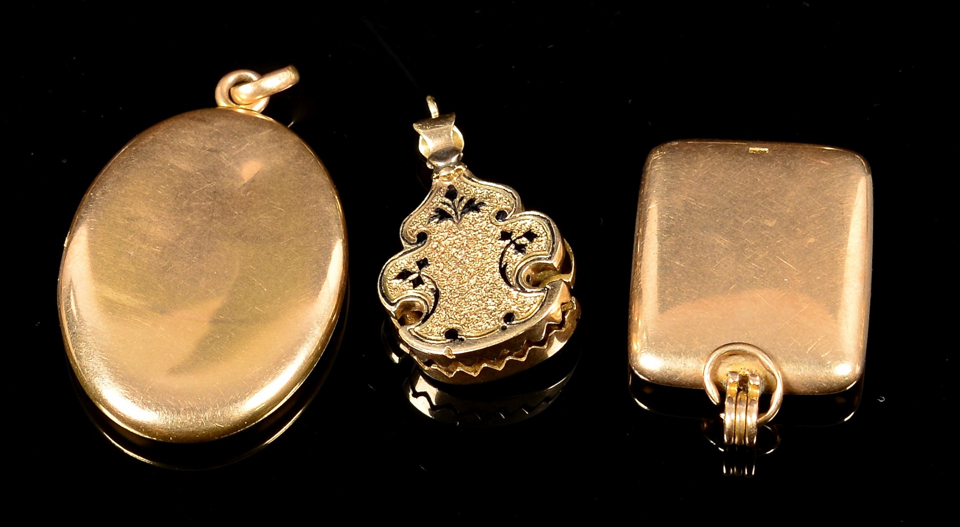 Lot 361: Group Vintage Gold Jewelry