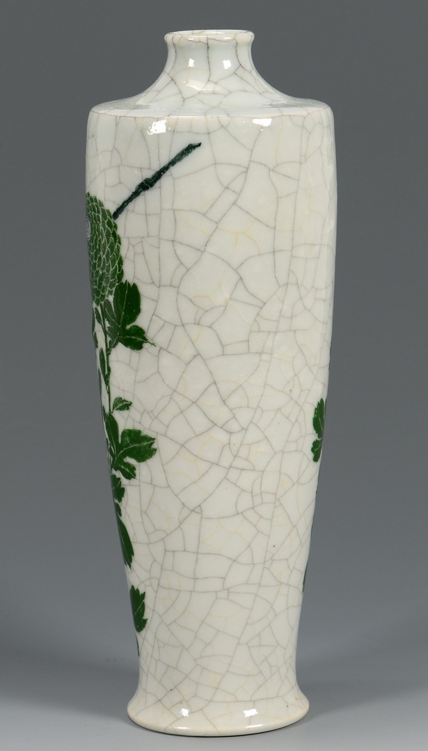 Lot 409: Chinese Crackle Glaze Vase