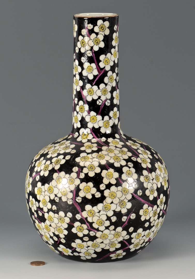Lot 413: Blanc De Chine Jar and Famille Noir Vase
