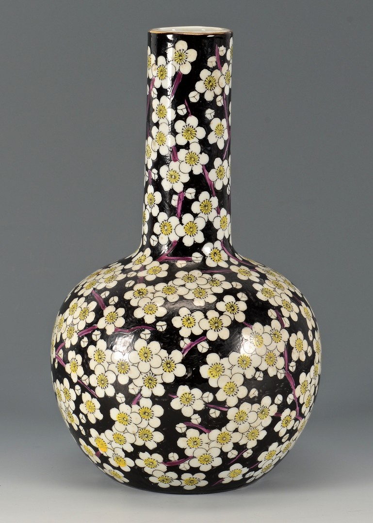 Lot 413: Blanc De Chine Jar and Famille Noir Vase