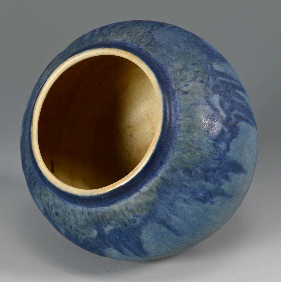 Lot 473: Newcomb College Art Pottery Vase