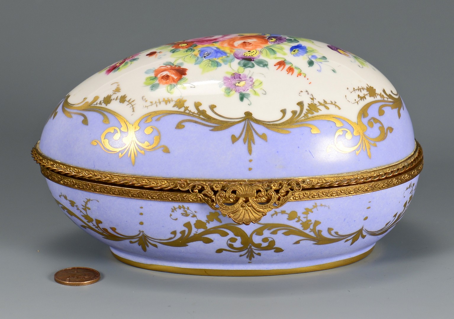 Lot 487: French Porcelain Egg