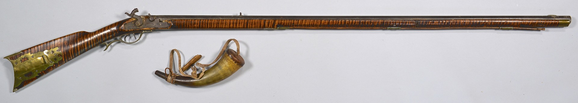 Lot 526: Kentucky Tiger Maple Rifle & Horn, TN provenance