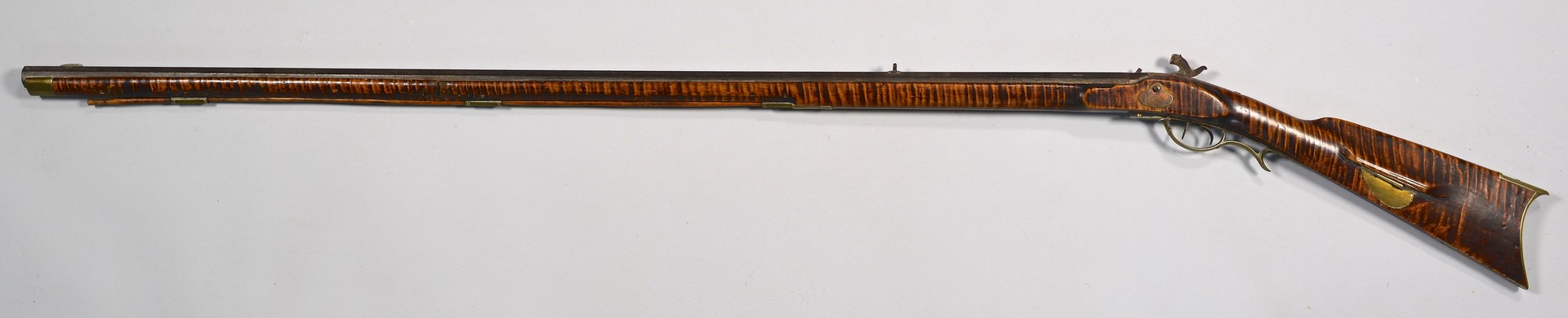 Lot 526: Kentucky Tiger Maple Rifle & Horn, TN provenance