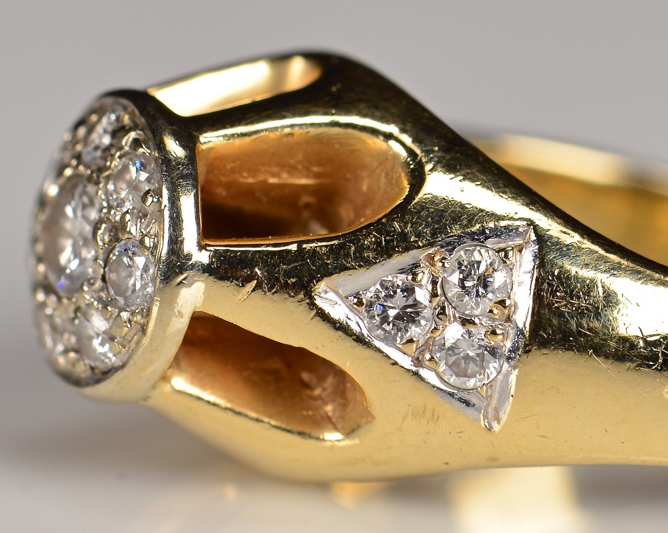 Lot 590: 14k Diamond Fashion Ring