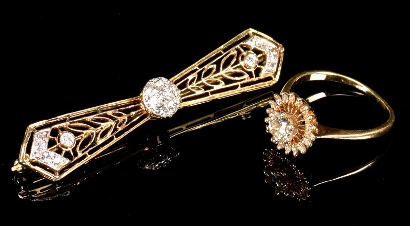 Lot 593: 2 Gold Diamond Jewelry Items