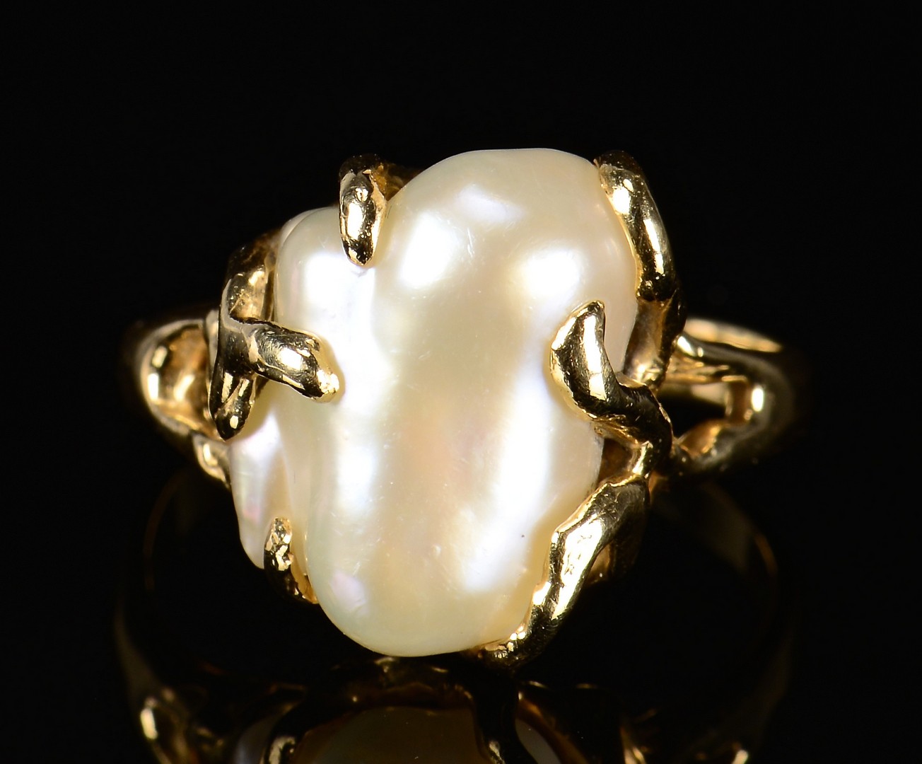Lot 595: 18k & 14k Baroque Pearl Rings