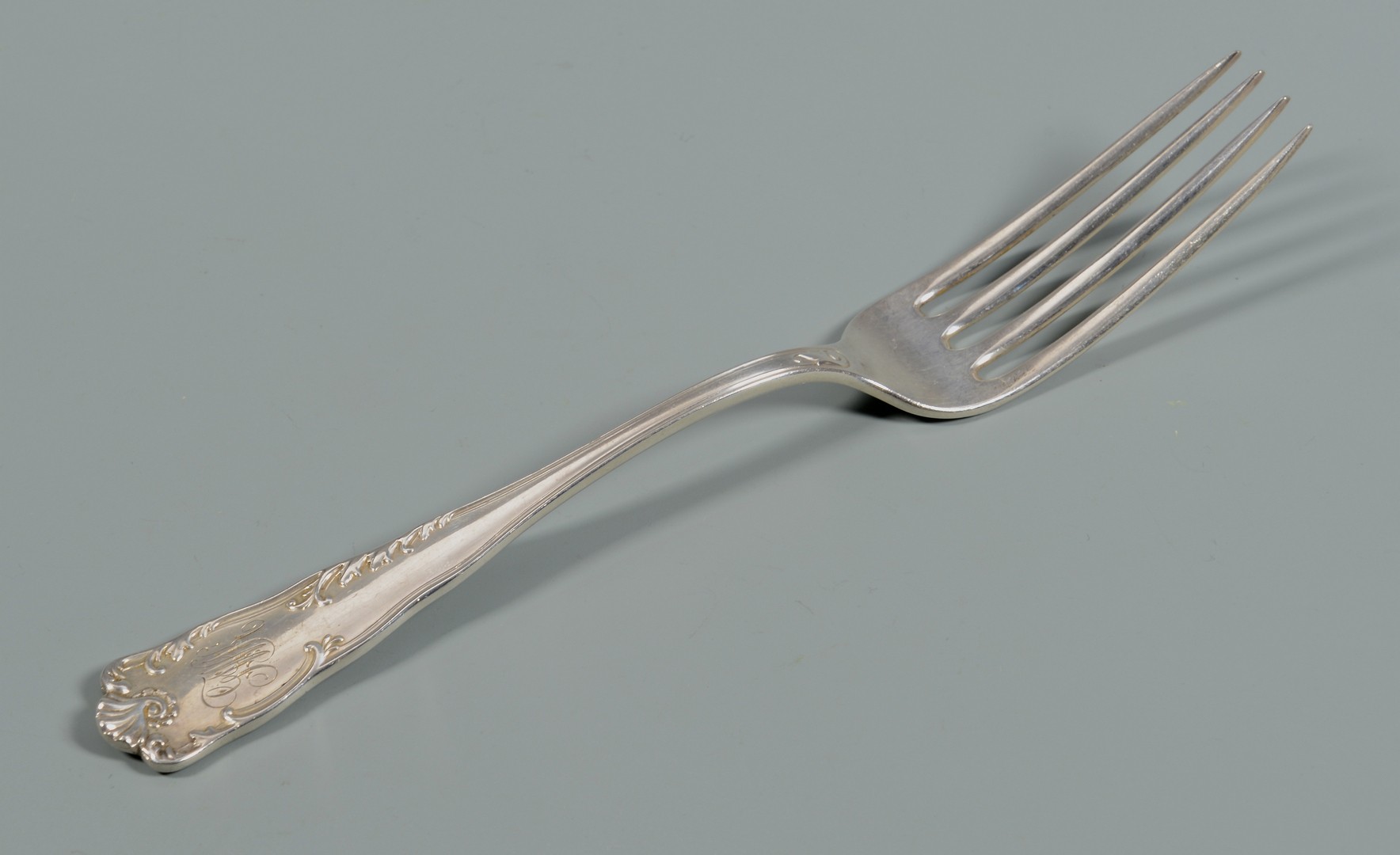 Lot 829: 29 spoons & forks incl. Shiebler