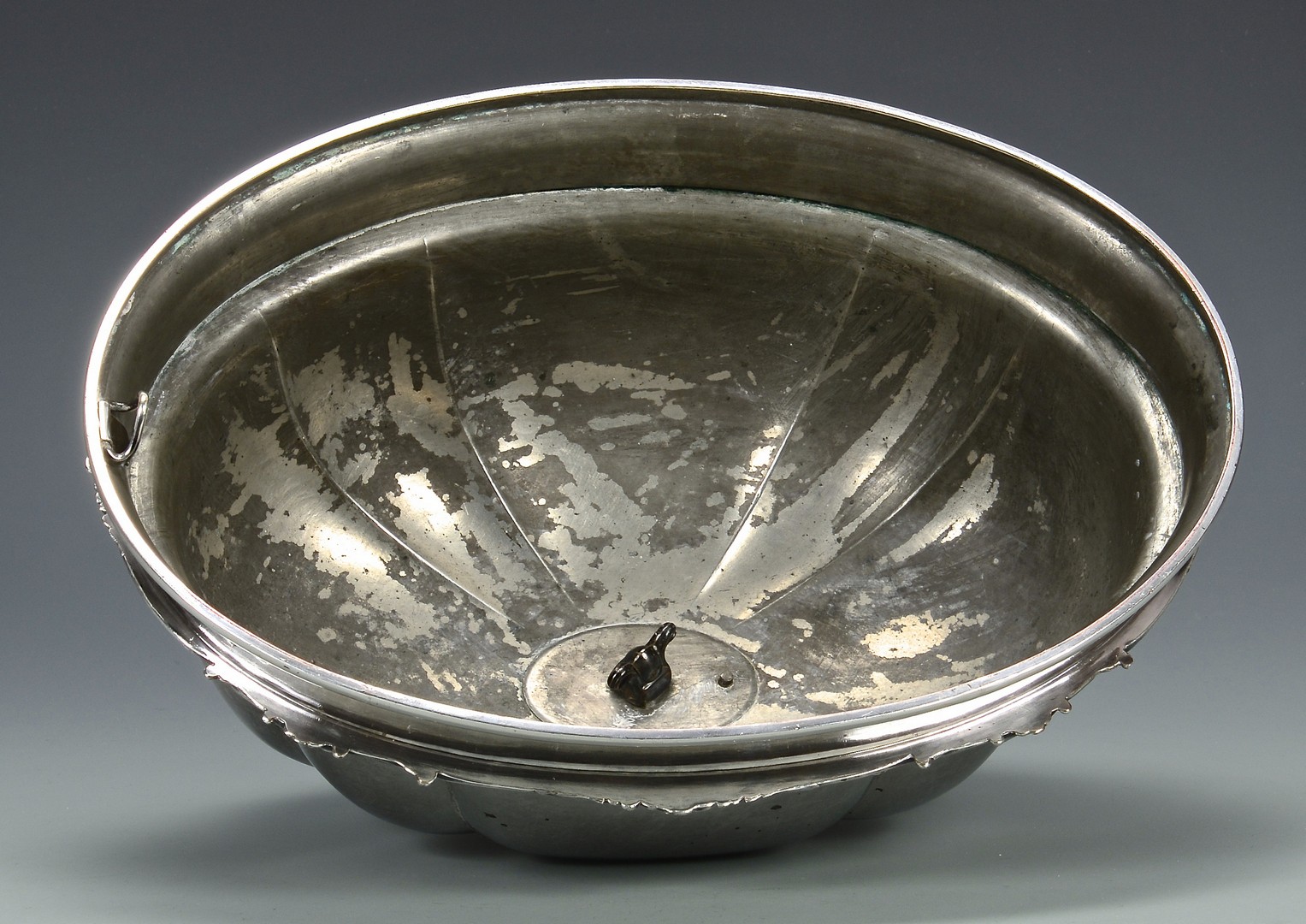Lot 833: Two William IV Plated Serving Items