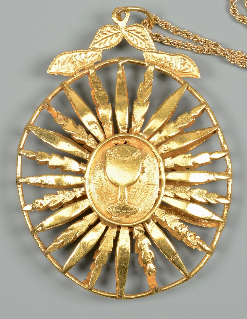 Lot 83: 18K gold Medallion, 14K 31" Necklace