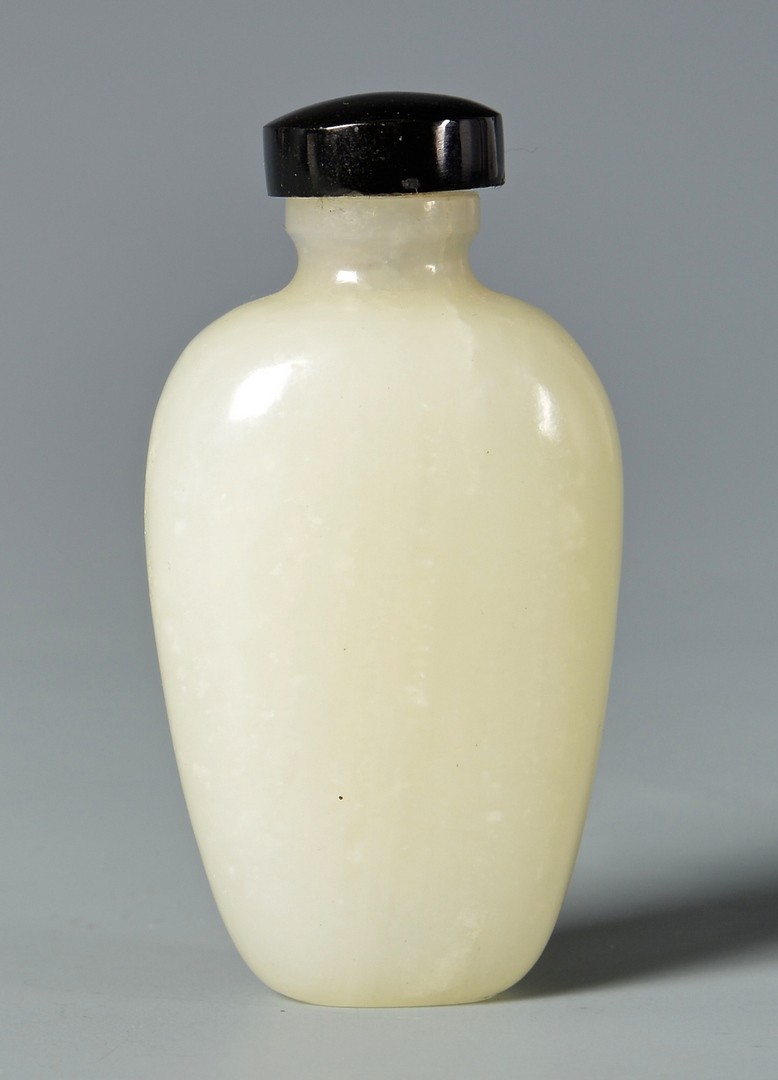 Lot 12: Qing White Jade Snuff Bottle