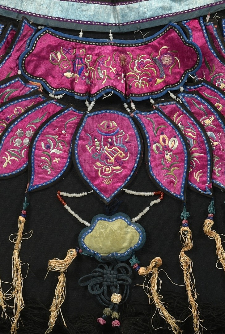 Lot 34: Chinese Embroidered Collar