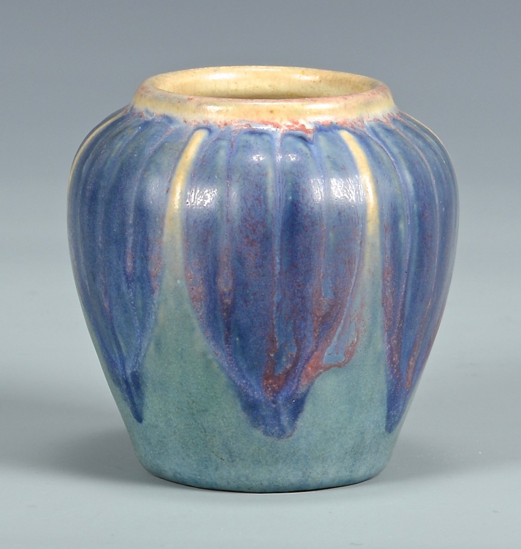 Lot 464: Newcomb Pottery Miniature Vase by Jonathan Hunt