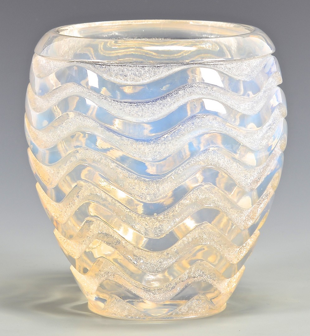 Lot 472: Lalique Meandres Vase