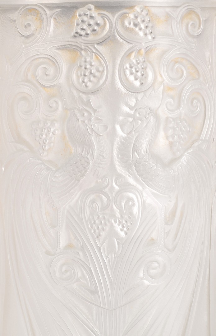 Lot 474: Lalique Coq et Raisins Frosted Vase