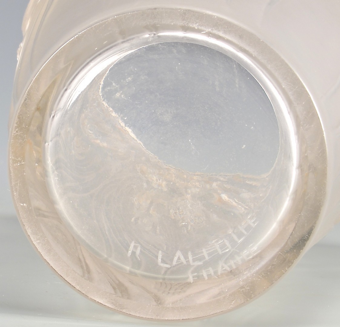 Lot 474: Lalique Coq et Raisins Frosted Vase