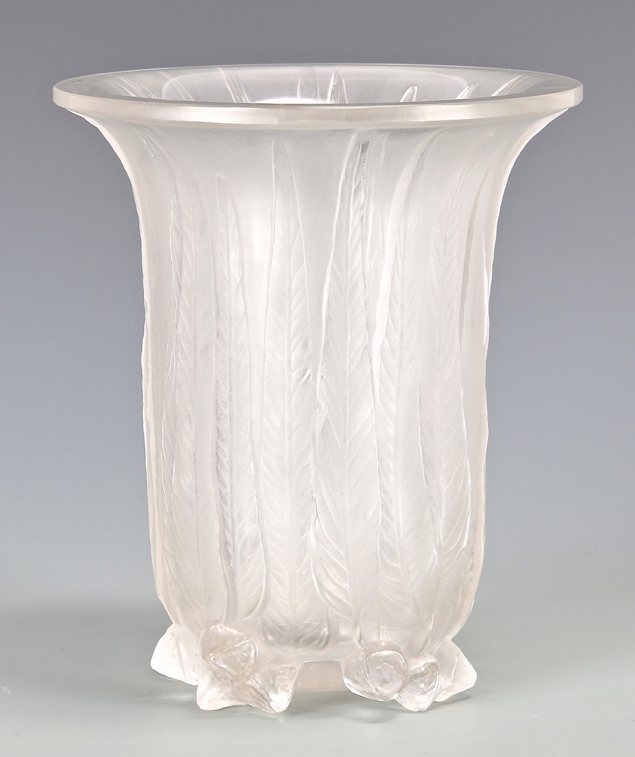 Lot 475: Lalique Eucalyptus Vase