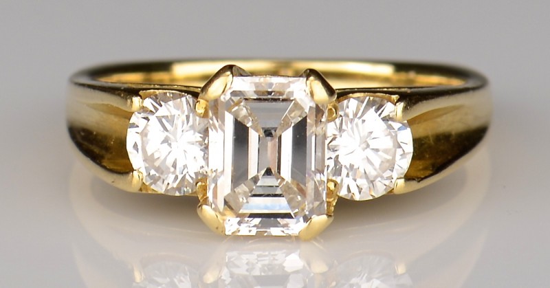 Lot 66: 18K 3-Stone Diamond Ring