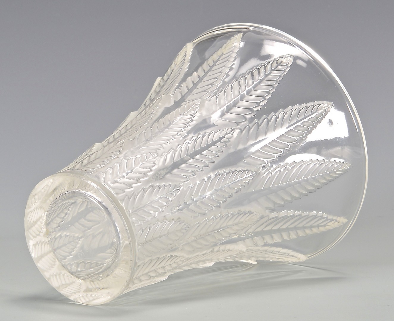 Lot 731: Lalique Chataignier Art Glass Vase