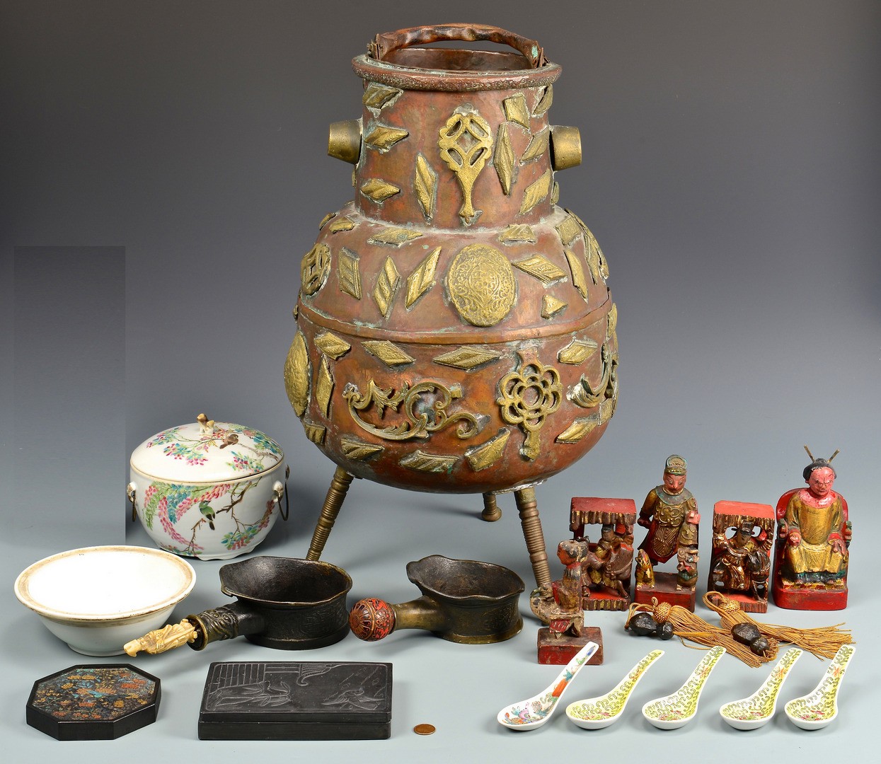 Lot 769: Assorted Small Chinese & Asian Items