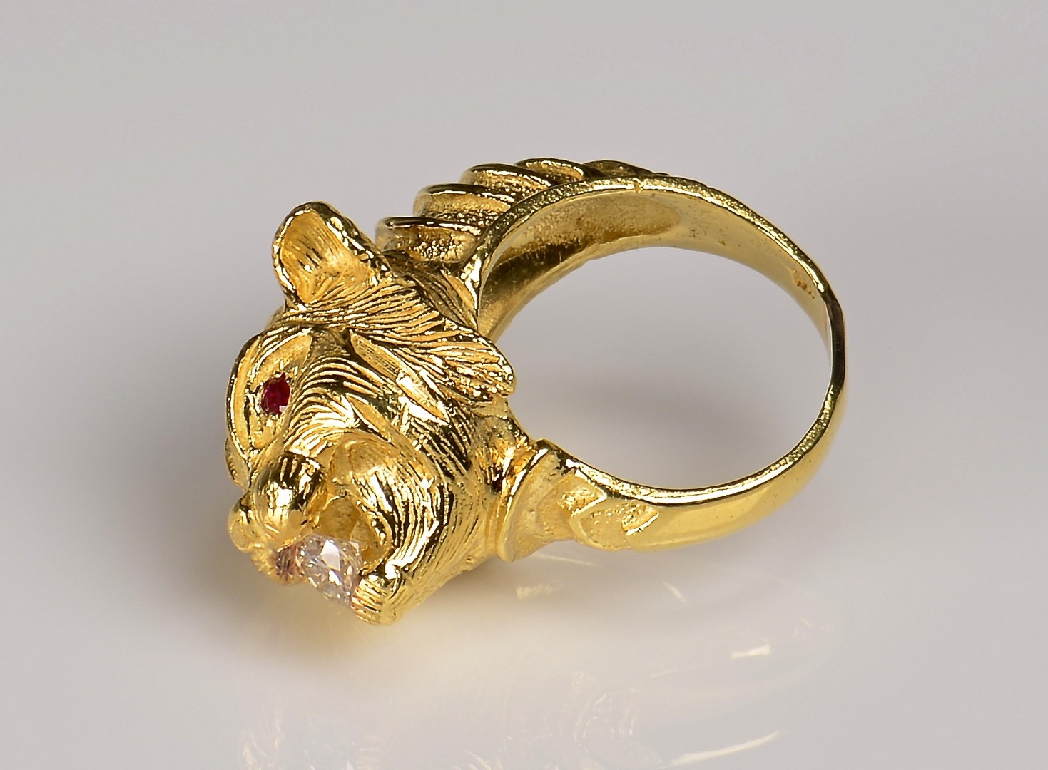 Lot 76: 18K Tiger Ring with .33 ct diamond