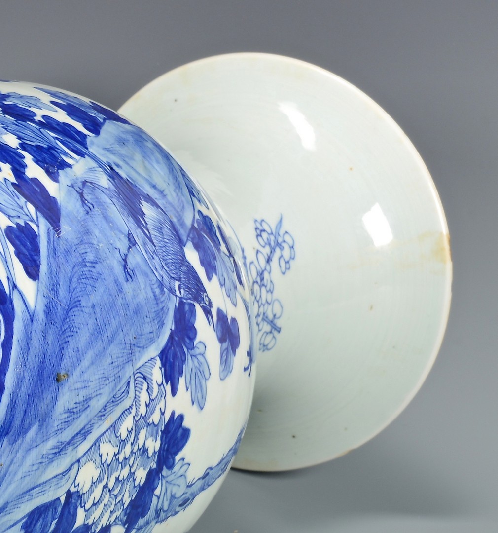 Lot 774: Large Chinese Blue & White Porcelain Vase