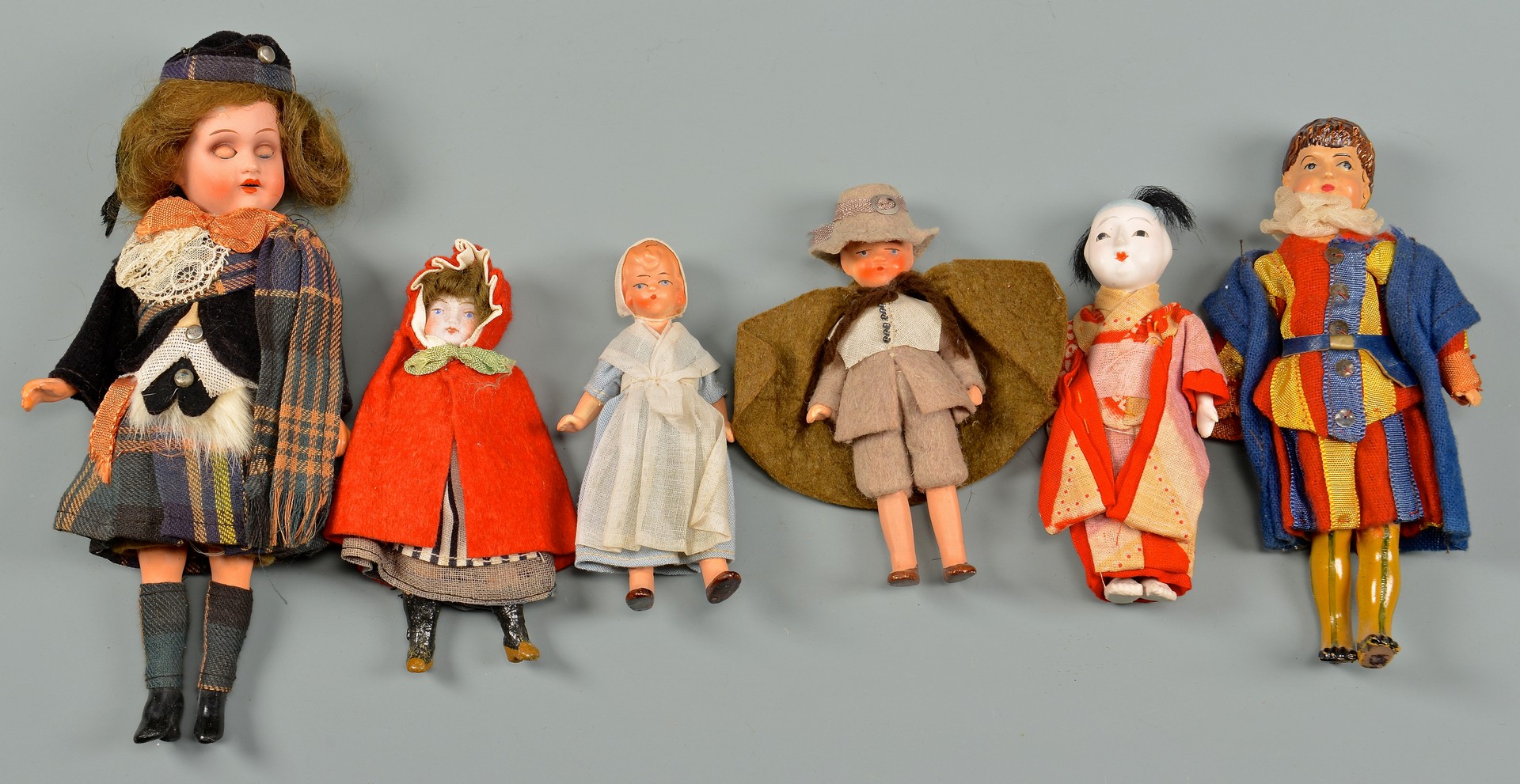 Lot 794: Assorted Dolls, 18 items inc Qing Chinese