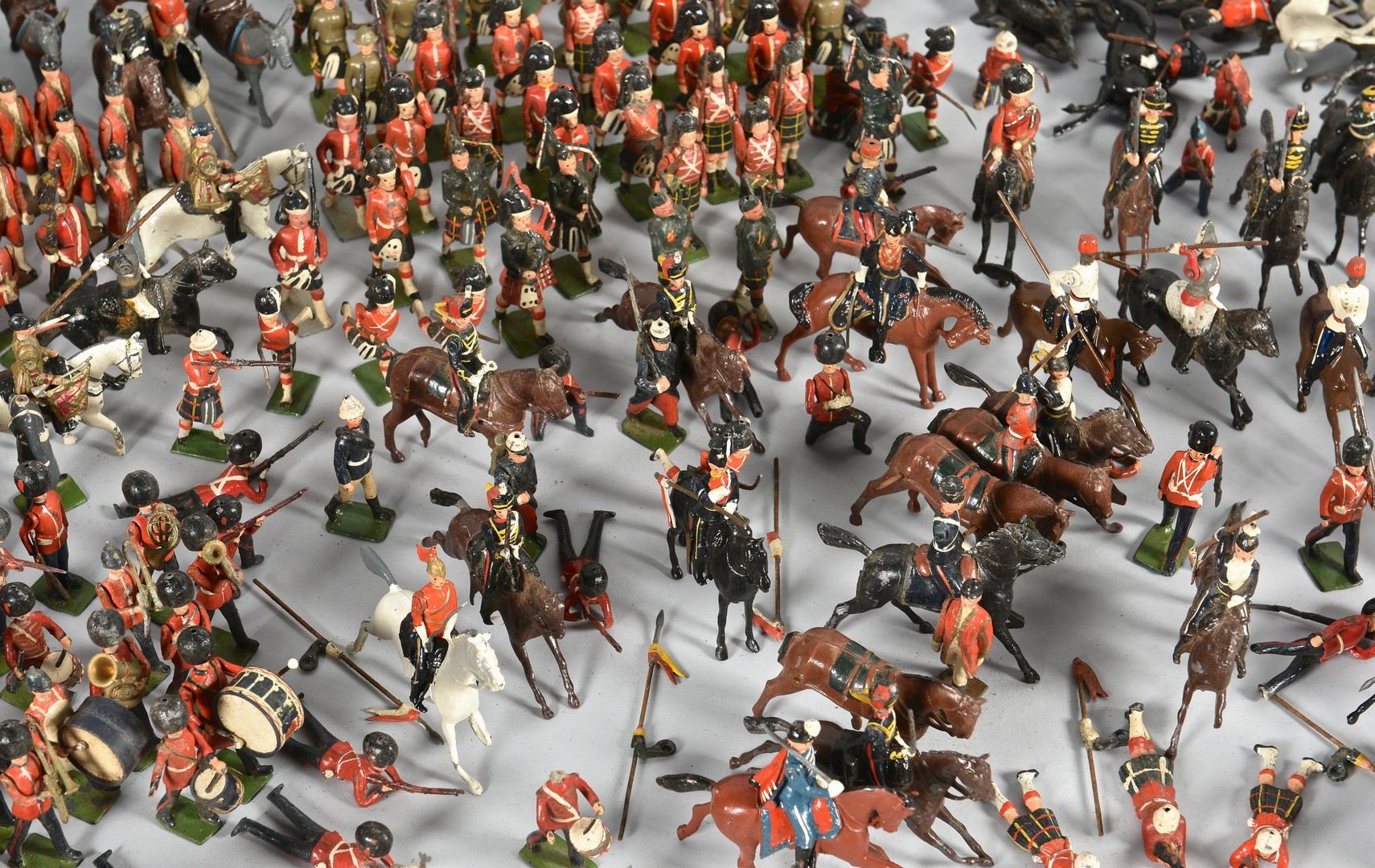 Lot 795: Collection of Toy Soldiers, more than 350