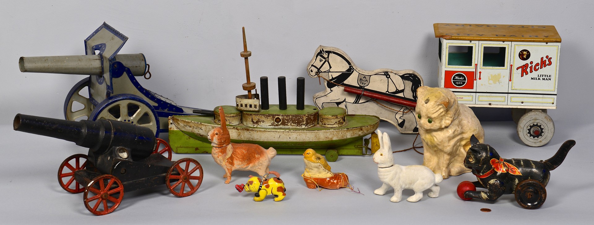 Lot 802: Grouping of Vintage Tin & Cast Iron Toys, 10 total