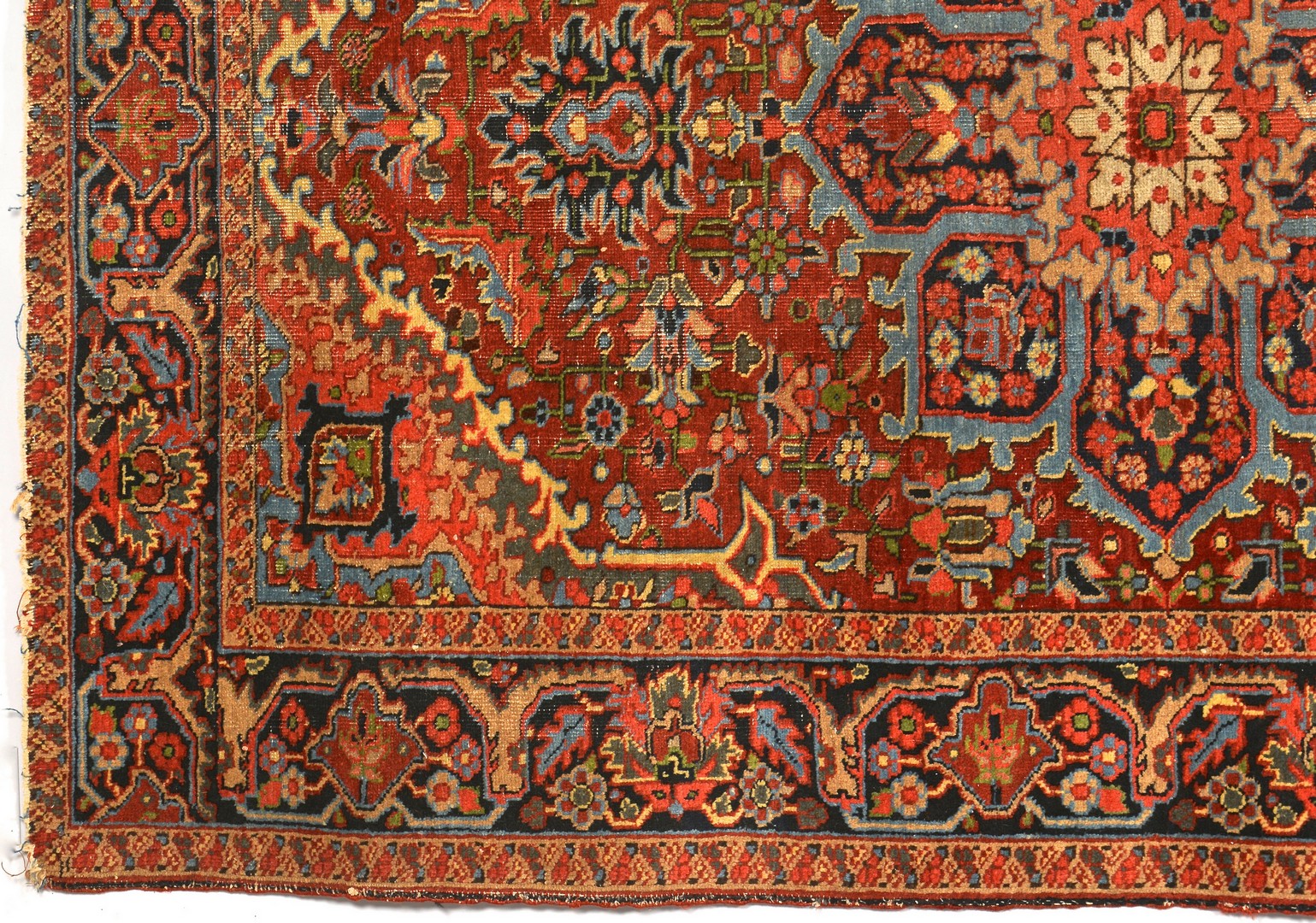 Lot 909: Persian Heriz Carpet Medallion Design