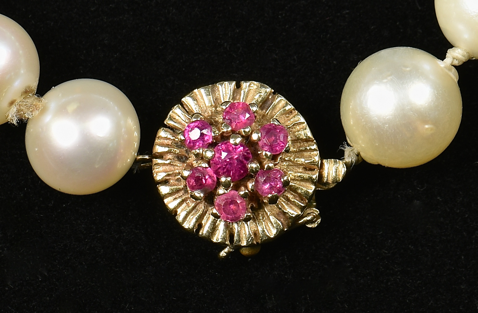 Lot 952: 2 Pearl Necklaces w/ 14K Gold Clasps