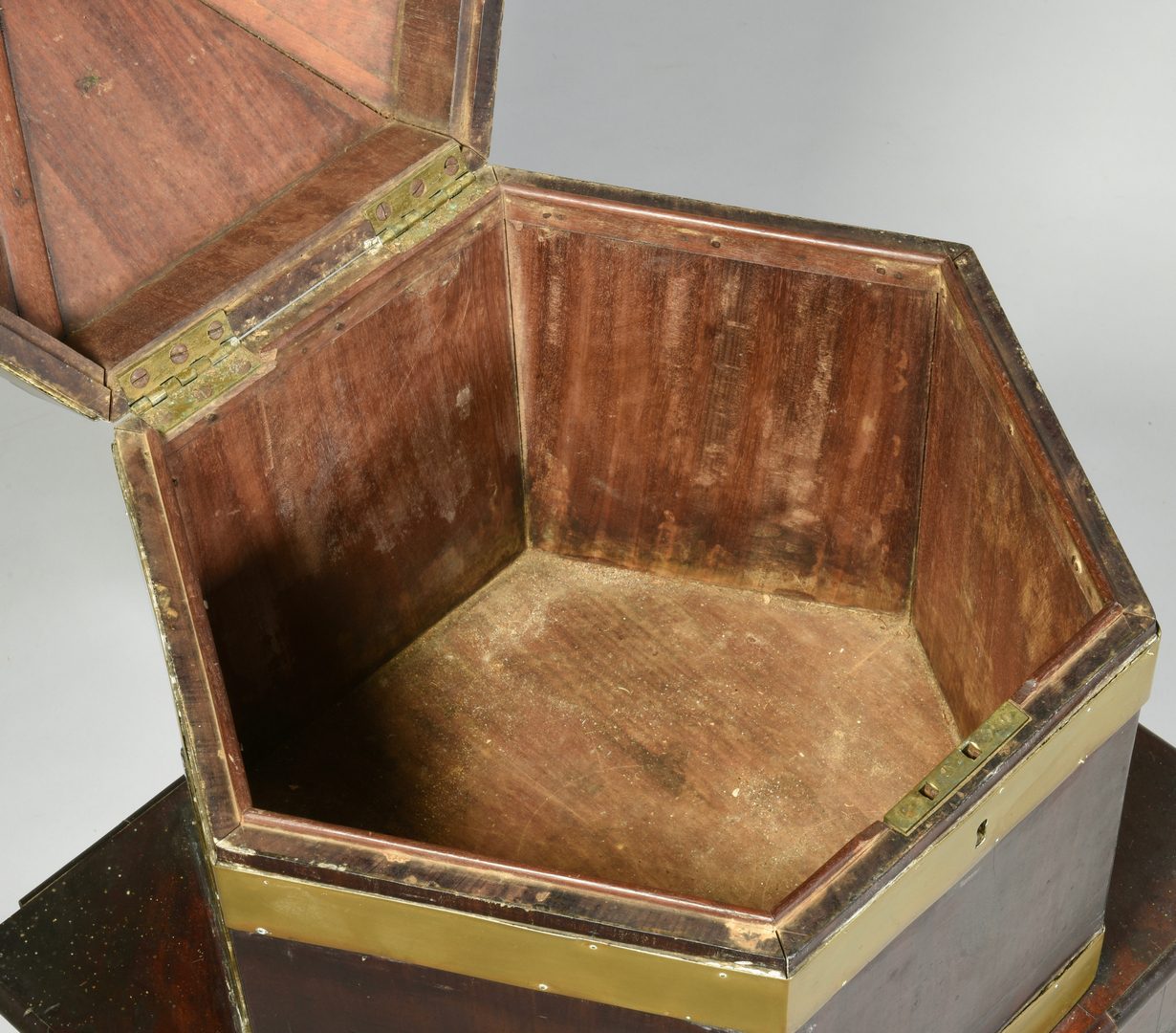 Lot 126: Southern  Octagonal Cellarette on Stand