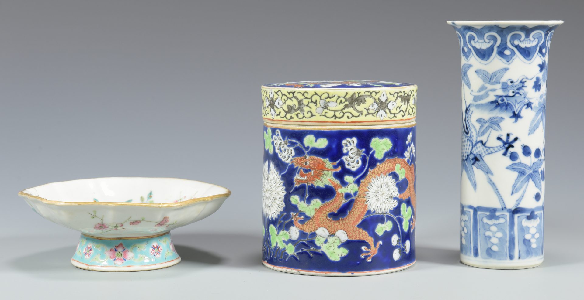 Lot 19: 3 Chinese Porcelain Items
