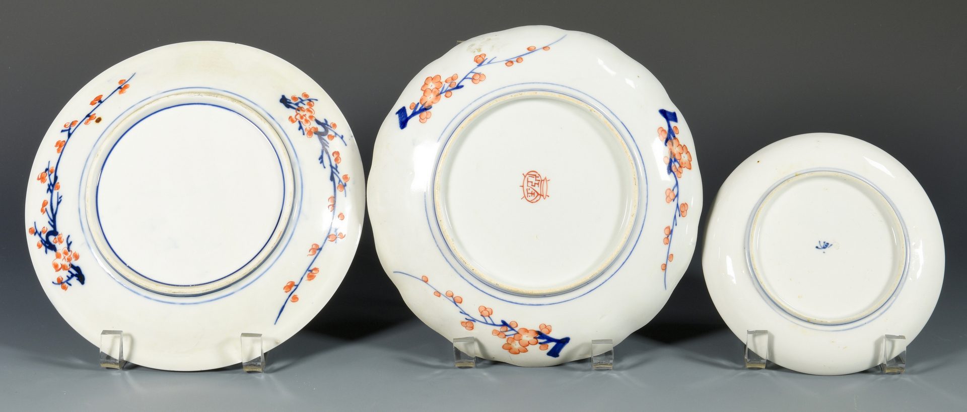 Lot 338: Group of Japanese Imari Porcelain, 8 items