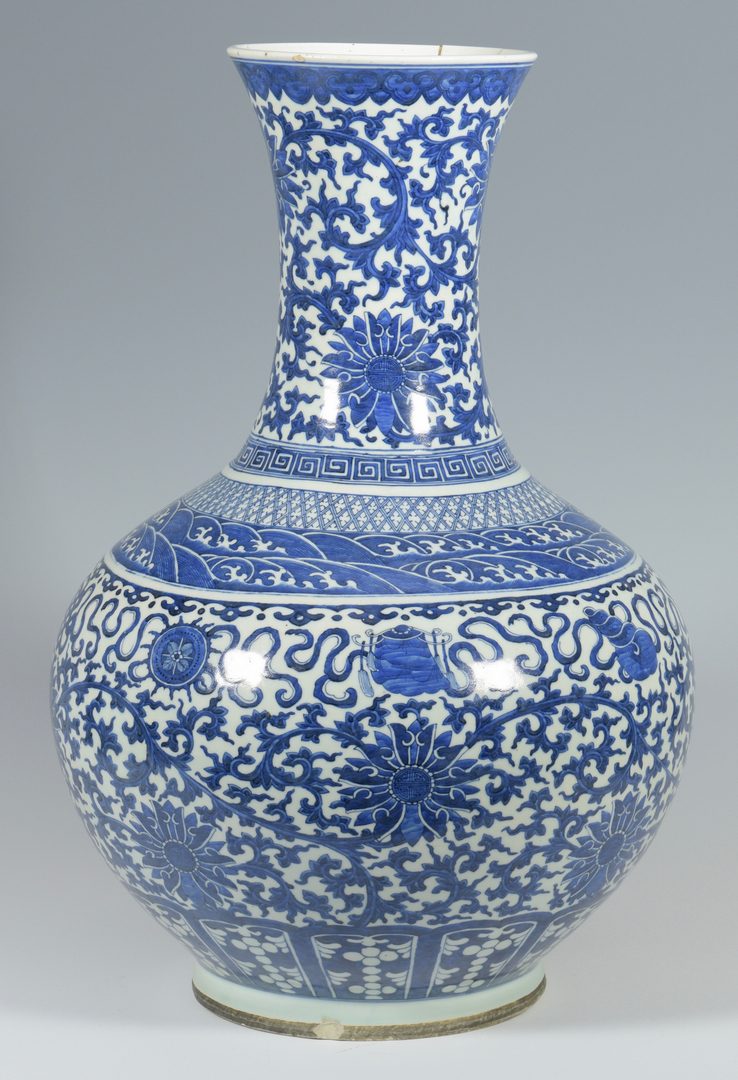 Lot 348: Chinese Blue & White Porcelain Vase