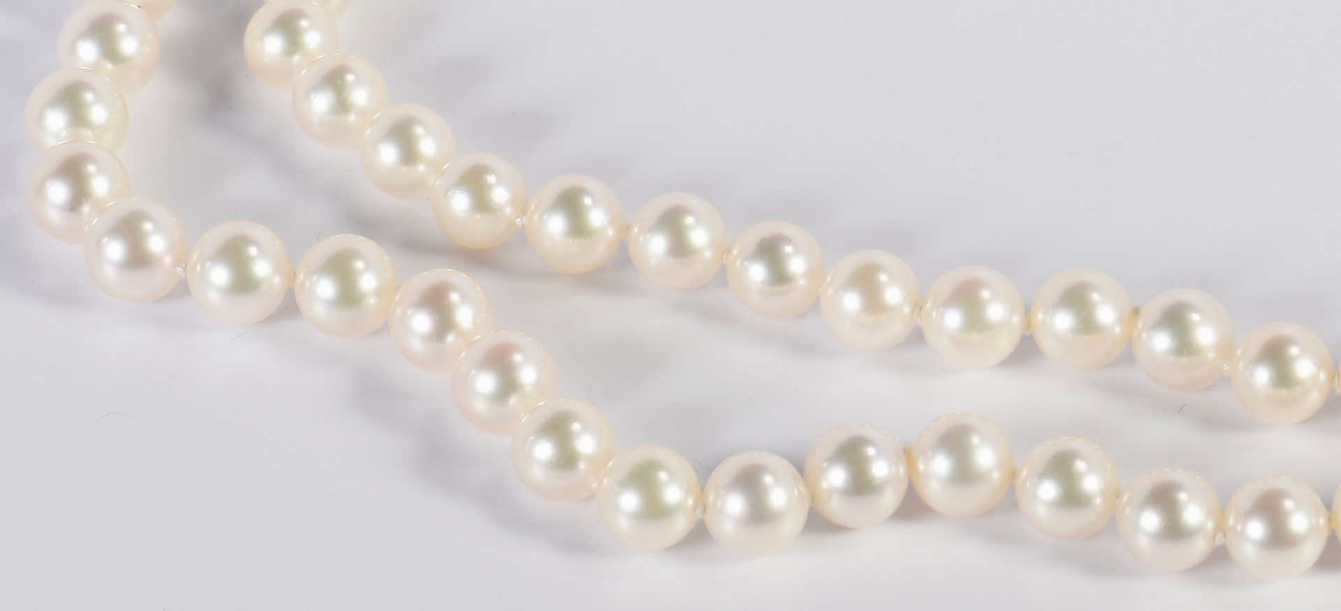 Lot 419: 32" strand Mikimoto Pearls
