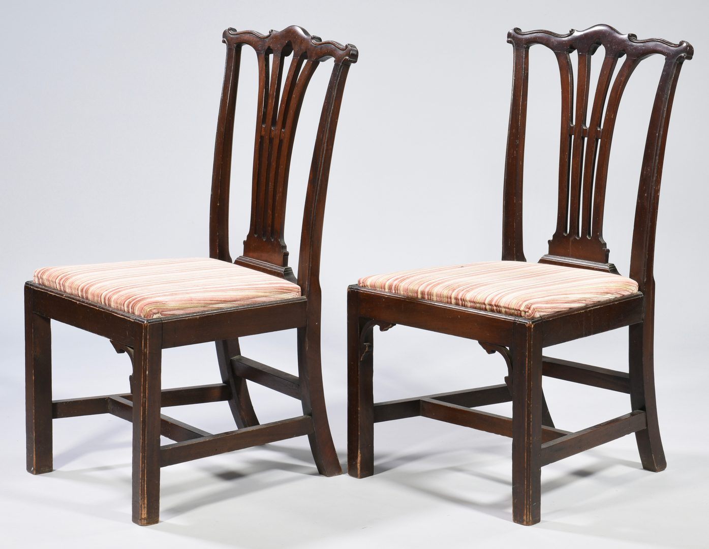 Lot 573: Pair of American Chippendale Side Chairs